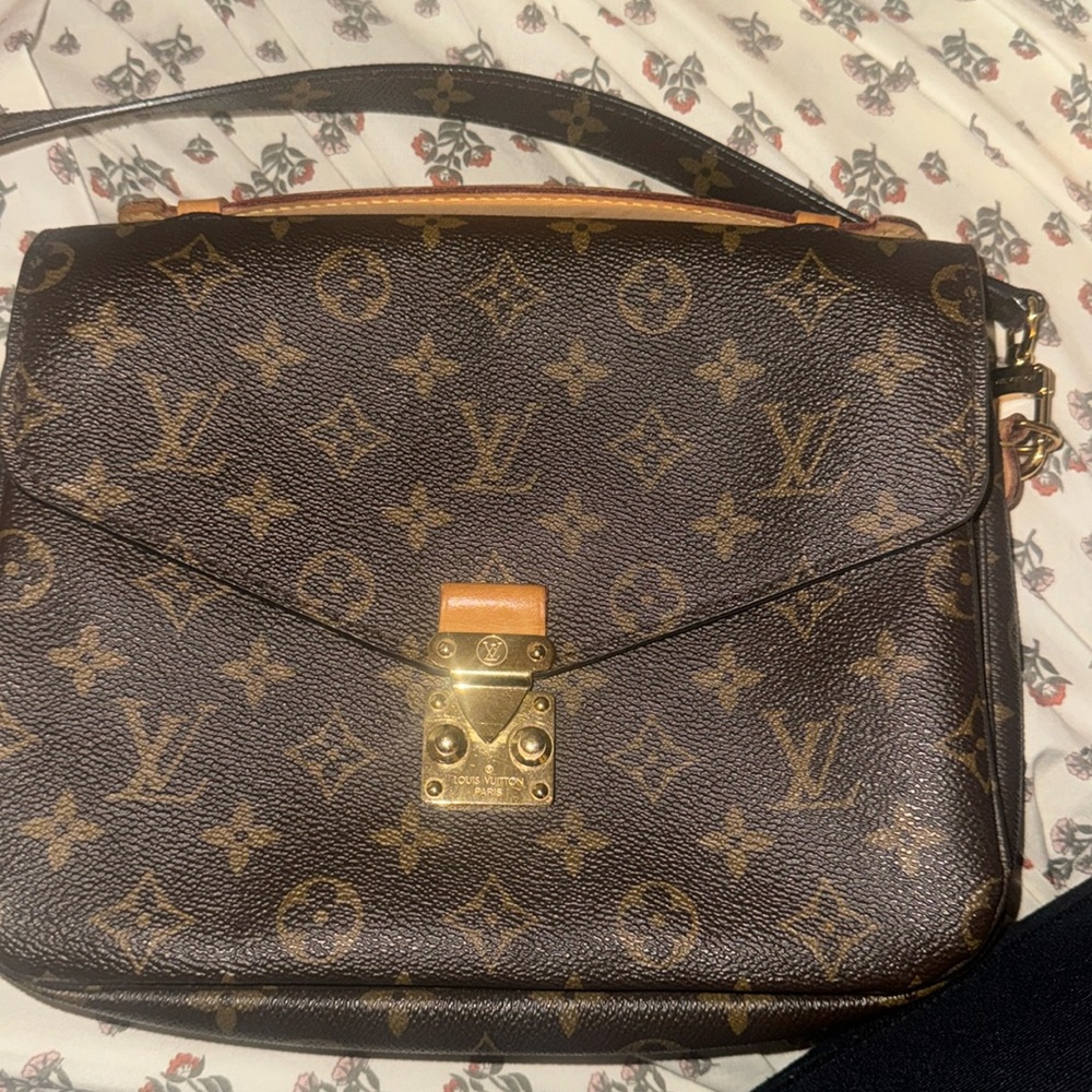 LV Pochette Métis